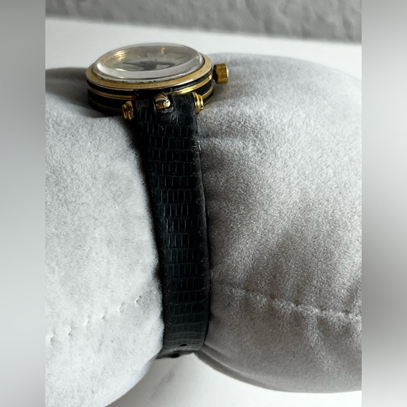 GUCCI “Stacked” black Case Ladies Watch. - Picture 5 of 13